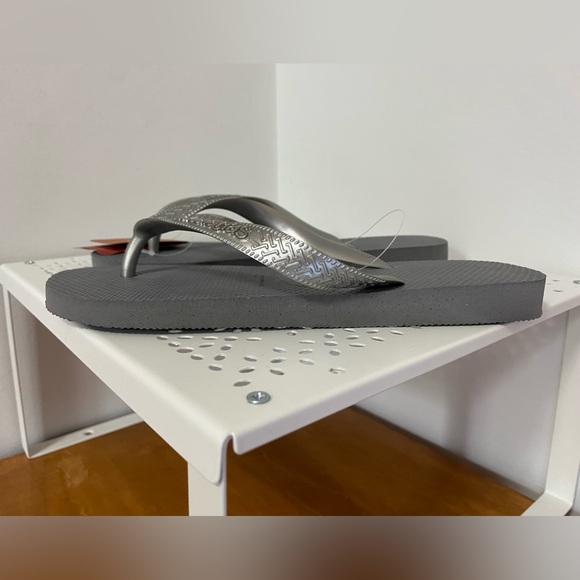 havaianas Flip Flops - Picture 3 of 6